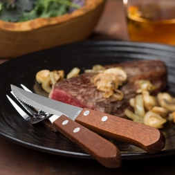 STEAK KNIVE